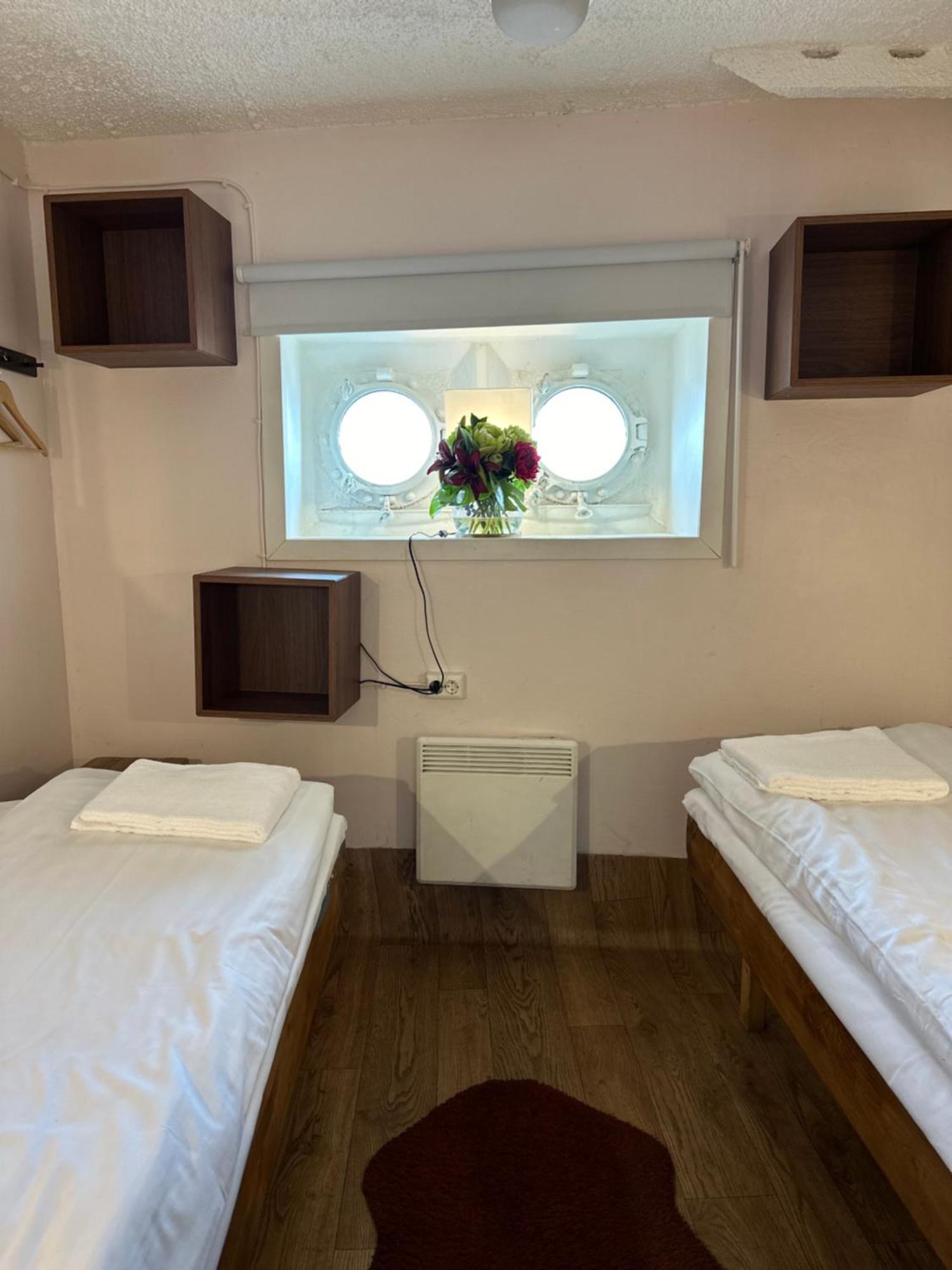 Den Roeda Baten Bateau-hôtel Ville de Stockholm