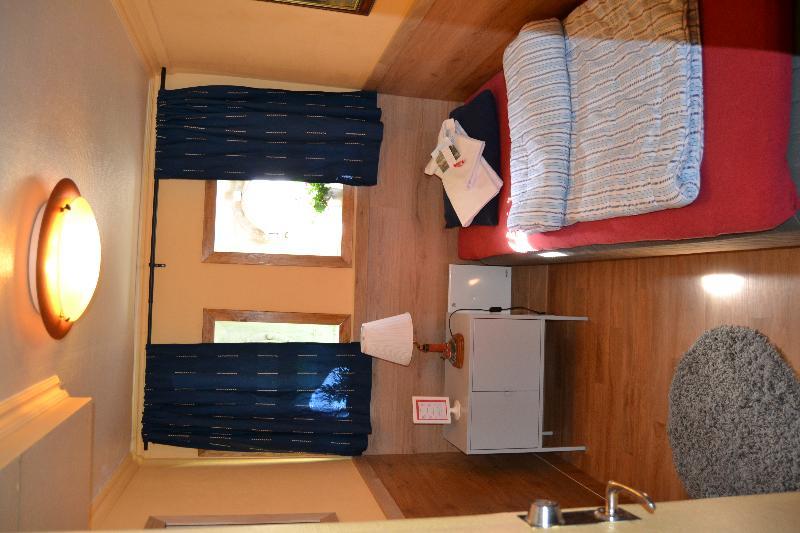Den Roeda Baten Bateau-hôtel 2*